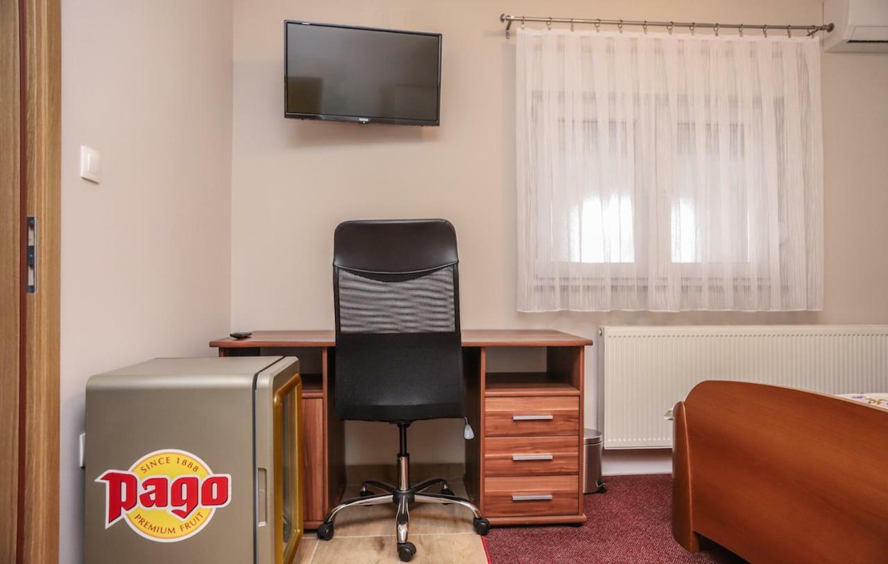 Hotel Zrinski Koprivnica Bagian luar foto
